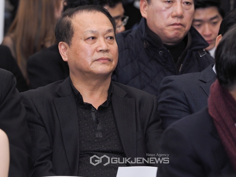  미디어부문 베스트브랜드상에 \'아트코리아방송\' 김한정 대표가 수상했다.